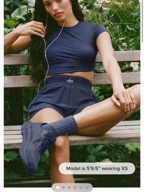 ALO Yoga Navy Short Sleeve Crop Tee
